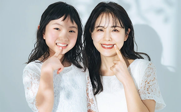 お子さまの矯正をきっかけに親子で矯正を考えてみませんか?